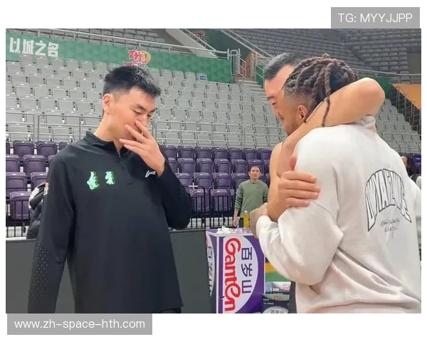 辽宁队莫兰德生日现场曝光，付豪分享合影展现团队温情